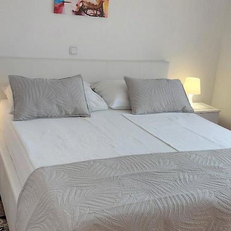 פורץ Apartment Ivana,Mali Maj מראה חיצוני תמונה